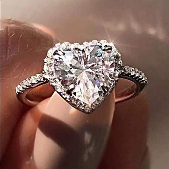 Rhinestone Heart Ring - Picture 4 of 4